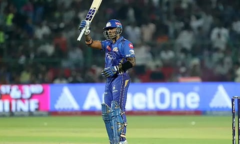 டி20 கிரிக்கெட்: புதிய வரலாறு படைத்த சூர்யகுமார் யாதவ்