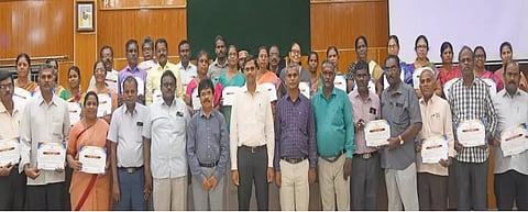 தூத்துக்குடி: 10ம் வகுப்பு, பிளஸ் 2 தேர்வில் 100 சதவீத தேர்ச்சி- தலைமை ஆசிரியர்களுக்கு கலெக்டர் பாராட்டு