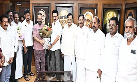 முதல்-அமைச்சரை சந்தித்து வாழ்த்து பெற்ற கமல்ஹாசன்