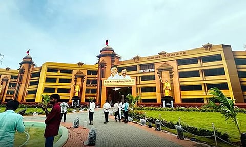 பொதுக்குழு இறுதிக்கட்ட ஏற்பாடுகள் தீவிரம்... திமுகவில் அதிரடி மாற்றங்கள்