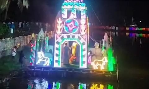 கொத்தமங்கலம் முத்துமாரியம்மன் கோவில் தெப்ப உற்சவம்