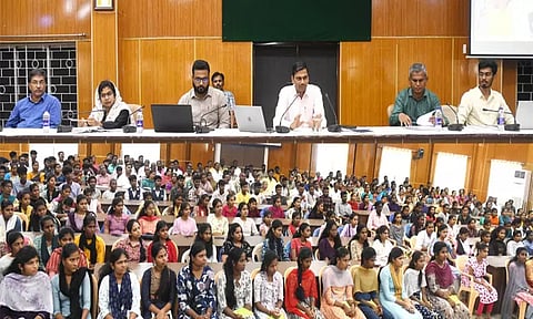 மாணவர்கள் உயர்கல்வியில் சேர்ந்துள்ளதை பெற்றோர் உறுதி செய்ய வேண்டும்: கலெக்டர் இளம்பகவத் பேச்சு