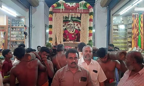 வைகாசி திருவிழா: பூப்பந்தல் வாகனத்தில் எழுந்தருளிய பகவதி அம்மன்