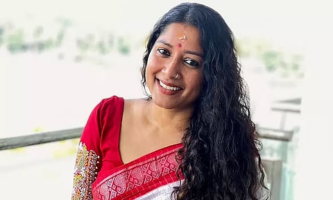 "ஹார்ட் பீட் 2" தொடரில் சொந்தக் குரலில் டப்பிங் செய்யாதது ஏன்? அனுமோல் விளக்கம்