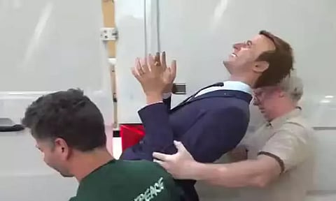 பிரான்ஸ் அதிபரின் மெழுகு சிலை திருட்டு