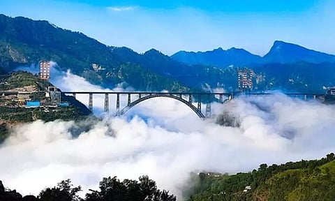 ஈபிள் டவரை விட உயரம்: எதையும் தாங்கும் திறன்! செனாப் பாலத்தின் சிறப்புகள் என்ன?