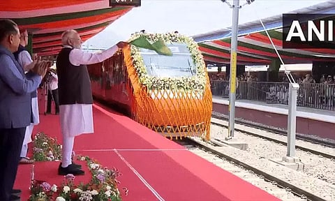 கட்ரா-ஸ்ரீநகர் இடையே நாளை முதல் வந்தே பாரத் ரெயில் சேவை-தமிழகத்தில் உள்ளதுபோல் கிடையாது!