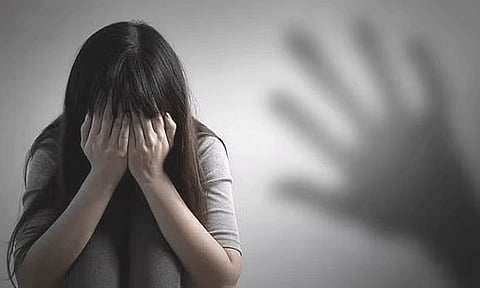 பிளஸ்-1 மாணவியிடம் சில்மிஷம்; பள்ளி ஆசிரியர் கைது