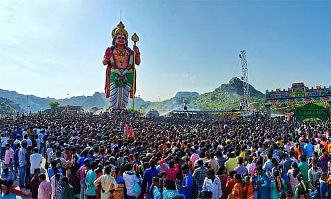 தீர்த்தகிரி மலையில் 92 அடி உயர பிரம்மாண்ட முருகன் சிலைக்கு கும்பாபிஷேகம்