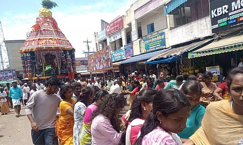 குறிச்சிக்குளம் முத்துமாரியம்மன் கோவில் தேரோட்டம்