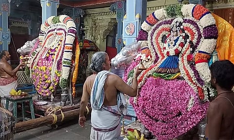 திருக்கருகாவூர் கர்ப்பரட்சாம்பிகை கோவிலில் பஞ்ச மூர்த்திகள் வீதி உலா