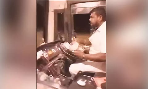 மதுரையில் இருந்து சென்னை வந்தபோது சாப்பிட்டு கொண்டே ஆம்னி பஸ்சை ஓட்டிய டிரைவர்