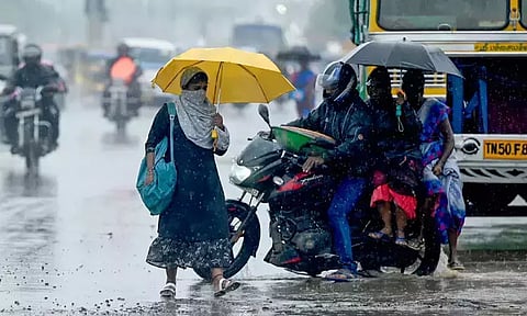 4 நாட்கள் கன மழை பெய்யும்: 8 மாவட்டங்களுக்கு தமிழக அரசு எச்சரிக்கை