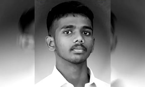 முகத்தில் கட்டப்பட்ட பாலித்தீன் பை.. விஷவாயு செலுத்தி மாணவர் தற்கொலை - காரணம் என்ன..?