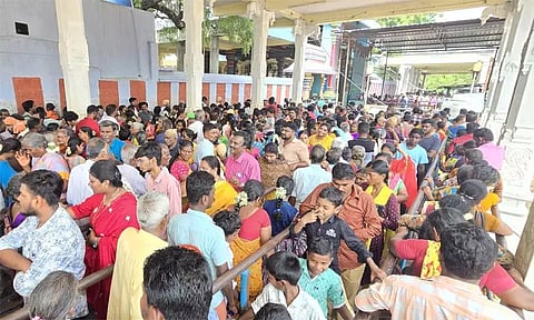 இருக்கன்குடி மாரியம்மன் கோவிலில் வெள்ளிக்கிழமை சிறப்பு வழிபாடு