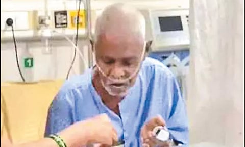 இறந்து விட்டதாக அறிவிக்கப்பட்ட முதியவர் இறுதி சடங்கில் உயிரோடு எழுந்ததால் பரபரப்பு