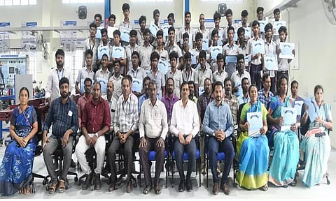 தூத்துக்குடியில் அட்வான்ஸ்டு சி.என்.சி. பயிற்சி: கலெக்டர் சான்றிதழ் வழங்கல்