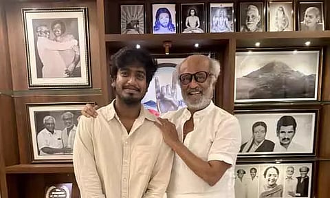 'டூரிஸ்ட் பேமிலி' படக்குழுவை நேரில் அழைத்து பாராட்டிய ரஜினிகாந்த்!