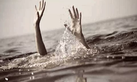 கோதாவரி ஆற்றில் மூழ்கி 5 வாலிபர்கள் பலி