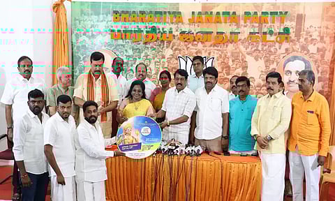 முருக பக்தர்கள் மாநாட்டு ஆன்மிக பாடல்: நயினார் நாகேந்திரன் வெளியிட்டார்