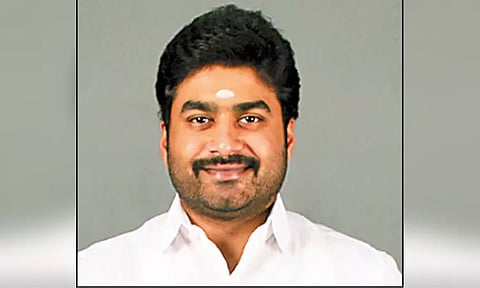 தூத்துக்குடி அதிமுக பகுதி செயலாளர் கட்சியில் இருந்து நீக்கம்