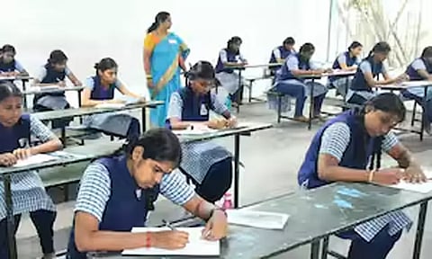 பிளஸ்-2 துணைத்தேர்வுக்கான ஹால்டிக்கெட் நாளை வெளியீடு