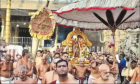 காஞ்சிபுரம் வரதராஜ பெருமாள் கோவிலில் திருவடி கோவில் புறப்பாடு வீதியுலா உற்சவம்