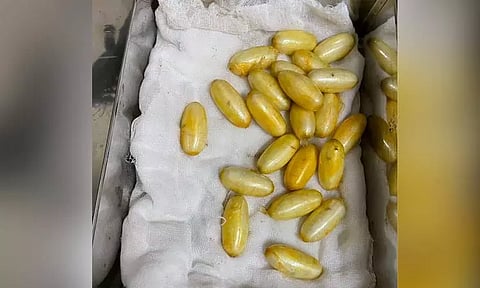 மும்பை விமான நிலையத்தில் ரூ. 11 கோடி மதிப்புள்ள போதைப்பொருள் கடத்தி வந்த பயணி கைது