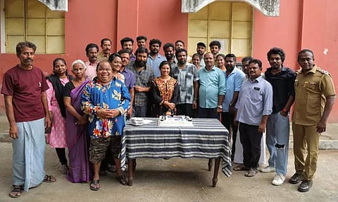 'பீரிடம்' படத்தின் படப்பிடிப்பு நிறைவு.. கேக் வெட்டி கொண்டாடிய படக்குழு