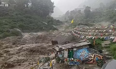 இமாச்சலபிரதேசம் திடீர் வெள்ளம்: 2 பேர் பலி