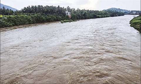 பவானி ஆற்றில் வெள்ளப்பெருக்கு: பொதுமக்களுக்கு வெள்ள அபாய எச்சரிக்கை