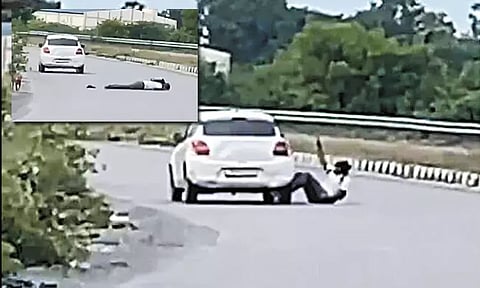 போலீஸ்காரரை காரில் இழுத்து சென்ற ரவுடி.. பொதுமக்கள் அதிர்ச்சி