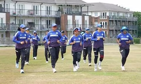 பெண்கள் 20 ஓவர் கிரிக்கெட்: இந்தியா - இங்கிலாந்து அணிகள் இன்று மோதல்