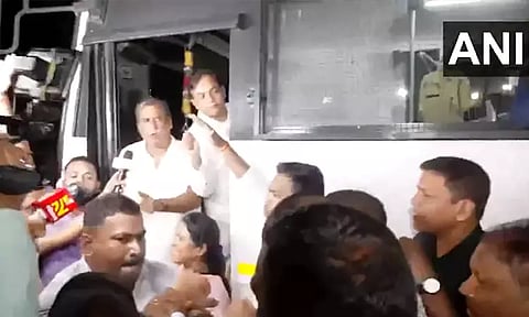 ஒடிசாவில் அரசு உயரதிகாரிக்கு அடி, உதை; பிஜூ ஜனதா தள தொண்டர்கள் ஆர்ப்பாட்டம்