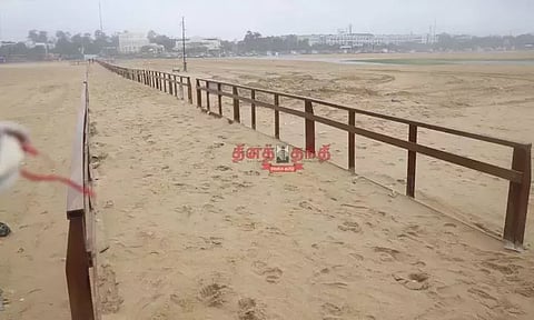 மெரினாவில் மாற்றுத்திறனாளிகள் மரப்பாதை மறுசீரமைப்பு