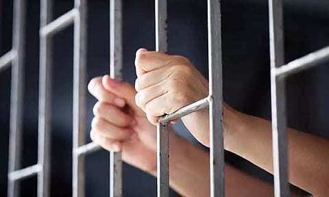 இங்கிலாந்தில் சிறுமி பாலியல் வன்கொடுமை - இந்திய வம்சாவளி இளைஞருக்கு ஆயுள் தண்டனை