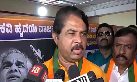 முதல்-மந்திரி பதவியில் இருந்து சித்தராமையா மாற்றப்படுவார்: பாஜக கணிப்பு