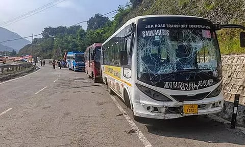 காஷ்மீரில் அமர்நாத் பக்தர்கள் சென்ற 5 பஸ்கள் அடுத்தடுத்து மோதல்; 36 பேர் காயம்