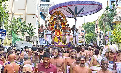 திருவல்லிக்கேணி பார்த்தசாரதி கோவிலில் கருட சேவை: திரளான பக்தர்கள் பங்கேற்றனர்