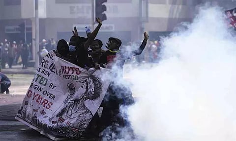 போராட்டக்காரர்கள் மீது போலீசார் துப்பாக்கி சூடு - 11 பேர் பலி