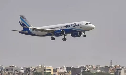 டெல்லி புறப்பட்ட இண்டிகோ விமானம் மீது பறவை மோதியது