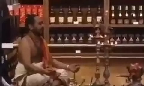 டாஸ்மாக் கடையில் அர்ச்சகரை வைத்து பூஜையா?தமிழக அரசு விளக்கம்