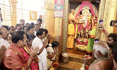 சேலம்: முத்துமலை முருகன் கோவிலில் எடப்பாடி பழனிசாமி சிறப்பு வழிபாடு