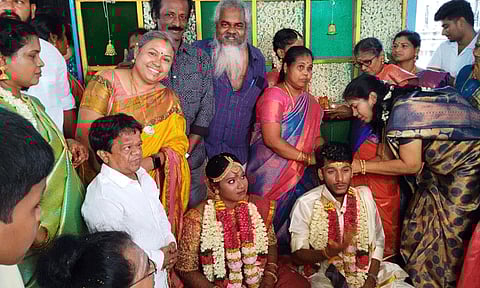 கோலாகலமாக நடைபெற்ற காமெடி நடிகர் கிங்காங் மகள் திருமணம்