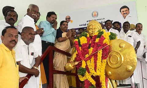 சுதந்திர போராட்ட வீரர் அழகுமுத்துக்கோன் 315வது பிறந்தநாள் விழா: அமைச்சர் கீதாஜீவன் மரியாதை