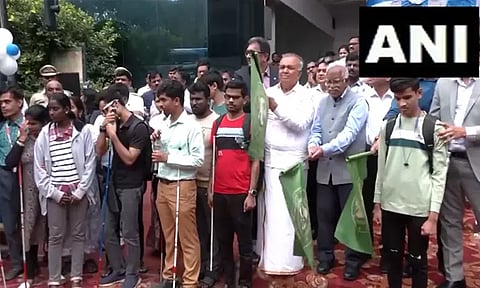 கர்நாடகா: பார்வையற்றவர்களுக்கான சிறப்பு பஸ்கள் கொடியசைத்து தொடக்கம்