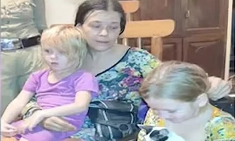 கர்நாடகா; ஆபத்தான மலைப்பகுதியில் குழந்தைகளுடன் வசித்து வந்த ரஷிய பெண் மீட்பு