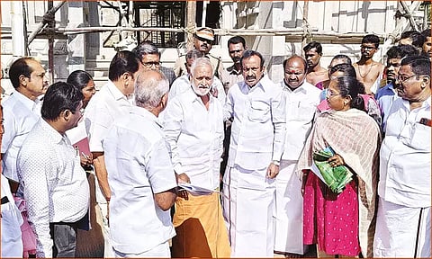 ஈரோடு திண்டல் வேலாயுதசாமி கோவிலில் அமைச்சர்கள் சேகர்பாபு, முத்துசாமி ஆகியோர் ஆய்வு செய்தனர்.