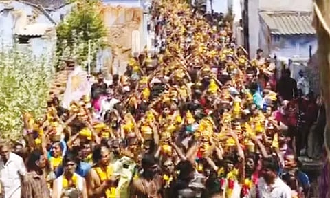 முக்கூடல் முத்துமாலை அம்மன் கோவிலில் பால்குட ஊர்வலம்