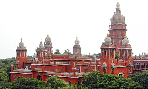 பாதிக்கப்பட்ட பெண் முன்னிலையில் அந்தரங்க வீடியோவை பார்ப்பதா? - காவல்துறை அதிகாரிகளுக்கு ஐகோர்ட்டு கண்டனம்